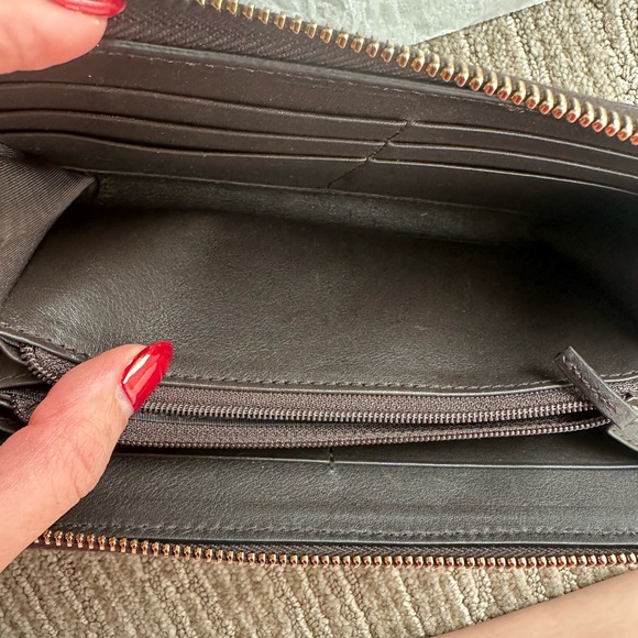 ✨PRICE IS FIRM✨ Authentic GUCCI microguccissima wallet - Picture 11 of 13